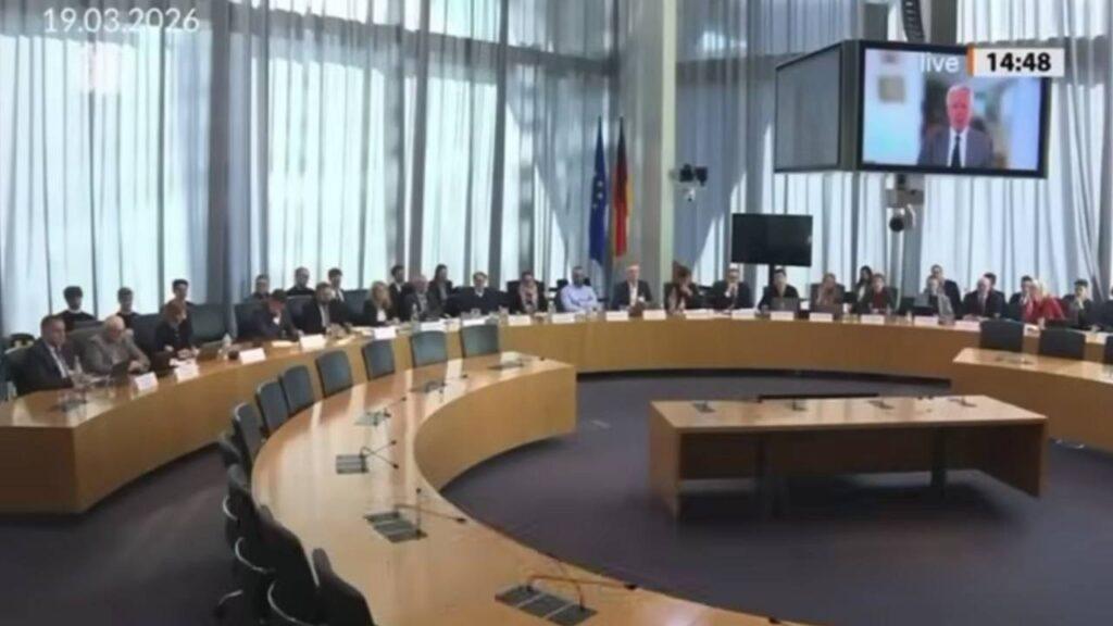 Dalla commissione Covid tedesca a X: il caso Sterz diventa virale - Video